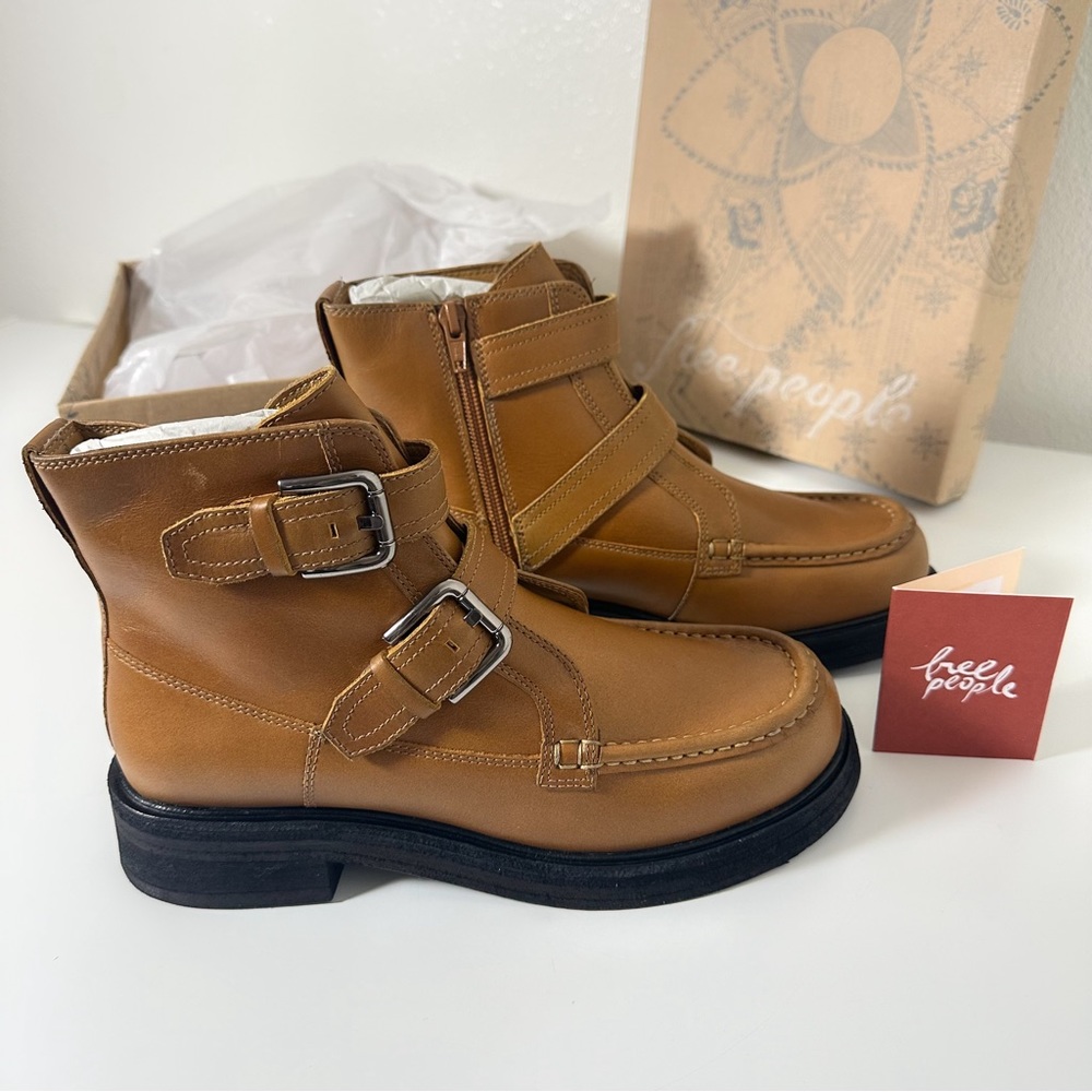 New in Box Island Moto Boots in Caramel Cafe size 8